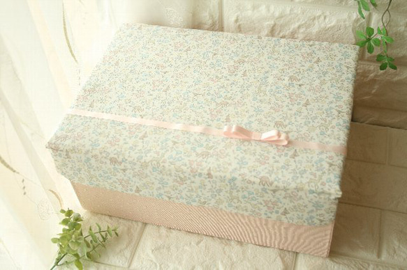 受注製作　リバティ　おもちゃ箱　メモリアルボックス　出産祝い　メドウテイルズ　パステル 1枚目の画像