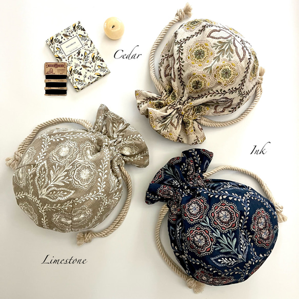 Marcella花刺繍のマニフィーク巾着バッグ iLiv社高級イギリス生地 高品質エンブロイダリー 太番手フレンチリネン 2枚目の画像