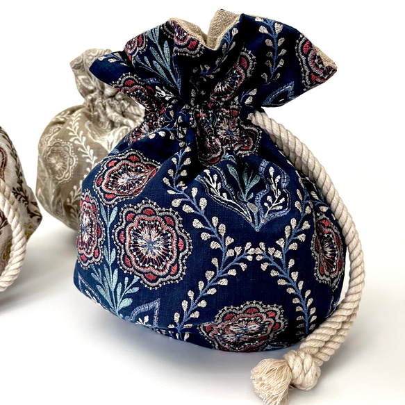 Marcella花刺繍のマニフィーク巾着バッグ iLiv社高級イギリス生地 高品質エンブロイダリー 太番手フレンチリネン 11枚目の画像