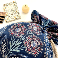 Marcella花刺繍のマニフィーク巾着バッグ iLiv社高級イギリス生地 高品質エンブロイダリー 太番手フレンチリネン 7枚目の画像