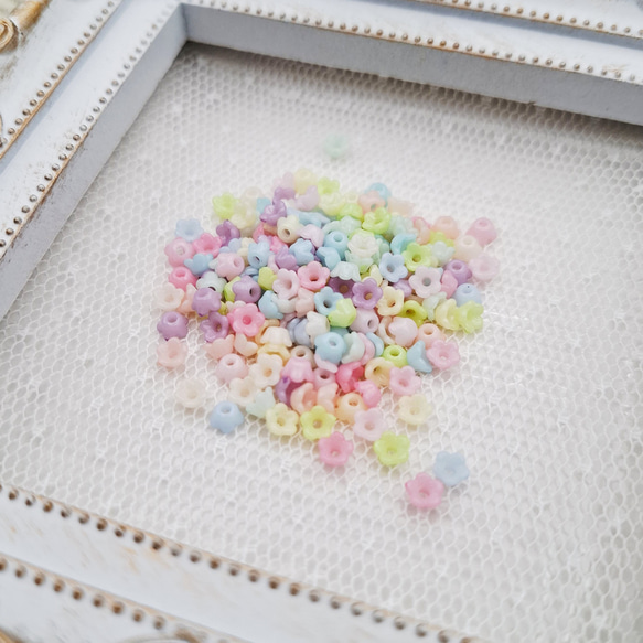 小さなお花のビーズパーツ(パステル)　4.5mm 150個 5枚目の画像