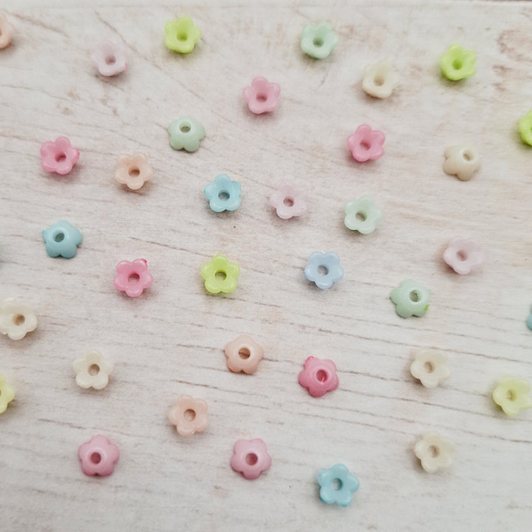 小さなお花のビーズパーツ(パステル)　4.5mm 150個 7枚目の画像