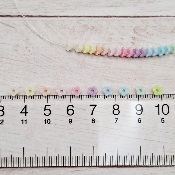 小さなお花のビーズパーツ(パステル)　4.5mm 150個 4枚目の画像
