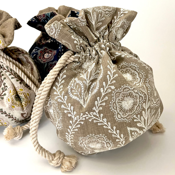 Marcella花刺繍のマニフィーク巾着バッグ iLiv社高級イギリス生地 高品質エンブロイダリー 太番手フレンチリネン 11枚目の画像