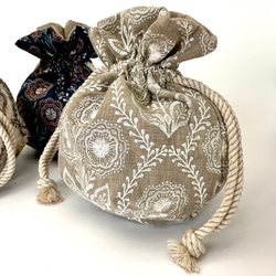 Marcella花刺繍のマニフィーク巾着バッグ iLiv社高級イギリス生地 高品質エンブロイダリー 太番手フレンチリネン 10枚目の画像