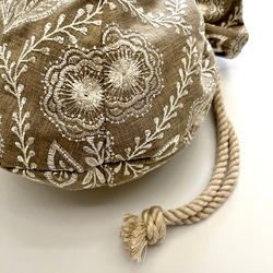 Marcella花刺繍のマニフィーク巾着バッグ iLiv社高級イギリス生地 高品質エンブロイダリー 太番手フレンチリネン 18枚目の画像