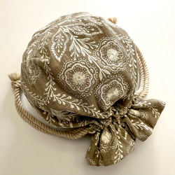 Marcella花刺繍のマニフィーク巾着バッグ iLiv社高級イギリス生地 高品質エンブロイダリー 太番手フレンチリネン 14枚目の画像