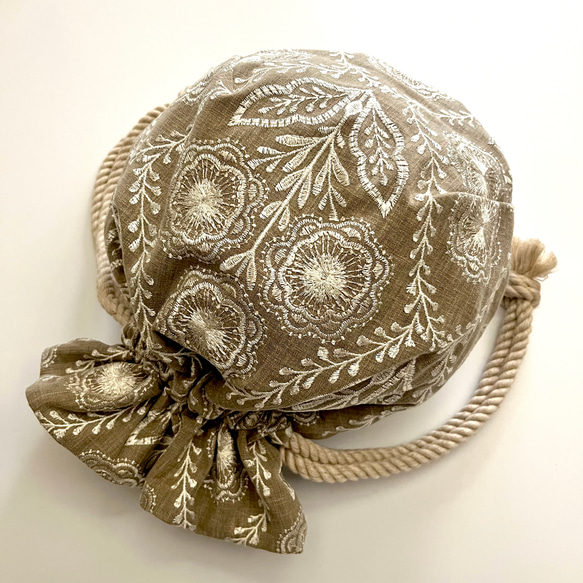 Marcella花刺繍のマニフィーク巾着バッグ iLiv社高級イギリス生地 高品質エンブロイダリー 太番手フレンチリネン 15枚目の画像