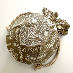 Marcella花刺繍のマニフィーク巾着バッグ iLiv社高級イギリス生地 高品質エンブロイダリー 太番手フレンチリネン 12枚目の画像