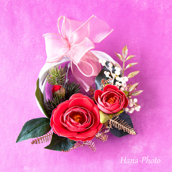 新作＞赤い乙女椿とゴールドの葉の冬リース　　リース台：15㎝　　  (521) 12枚目の画像