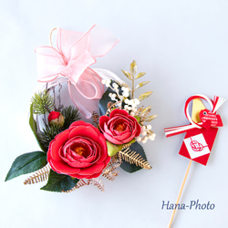 新作＞赤い乙女椿とゴールドの葉の冬リース　　リース台：15㎝　　  (521) 6枚目の画像