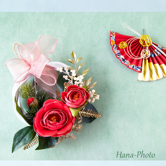 新作＞赤い乙女椿とゴールドの葉の冬リース　　リース台：15㎝　　  (521) 1枚目の画像