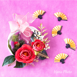 新作＞赤い乙女椿とゴールドの葉の冬リース　　リース台：15㎝　　  (521) 13枚目の画像