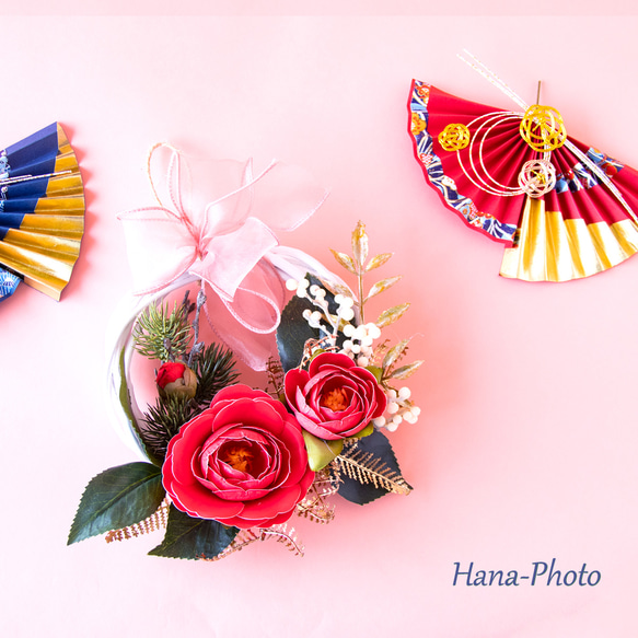 新作＞赤い乙女椿とゴールドの葉の冬リース　　リース台：15㎝　　  (521) 7枚目の画像