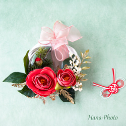 新作＞赤い乙女椿とゴールドの葉の冬リース　　リース台：15㎝　　  (521) 15枚目の画像