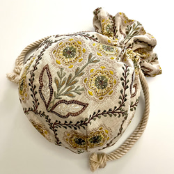 Marcella花刺繍のマニフィーク巾着バッグ iLiv社高級イギリス生地 高品質エンブロイダリー 太番手フレンチリネン 13枚目の画像