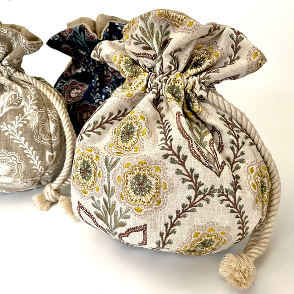 Marcella花刺繍のマニフィーク巾着バッグ iLiv社高級イギリス生地 高品質エンブロイダリー 太番手フレンチリネン 11枚目の画像