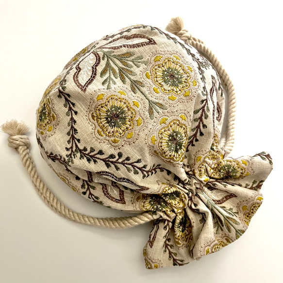 Marcella花刺繍のマニフィーク巾着バッグ iLiv社高級イギリス生地 高品質エンブロイダリー 太番手フレンチリネン 15枚目の画像