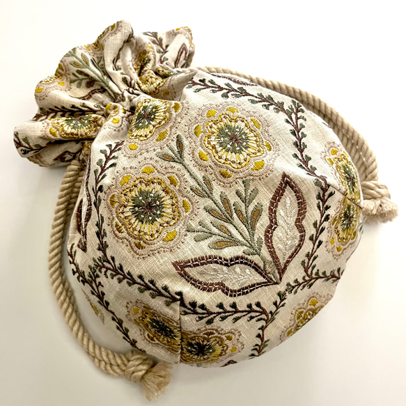 Marcella花刺繍のマニフィーク巾着バッグ iLiv社高級イギリス生地 高品質エンブロイダリー 太番手フレンチリネン 14枚目の画像