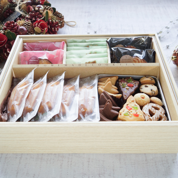 「クリスマスミニクッキー缶とガレットのセット＜大＞」Ｘｍａｓラッピング無料サービス中♪Creema限定クリスマス2025 2枚目の画像