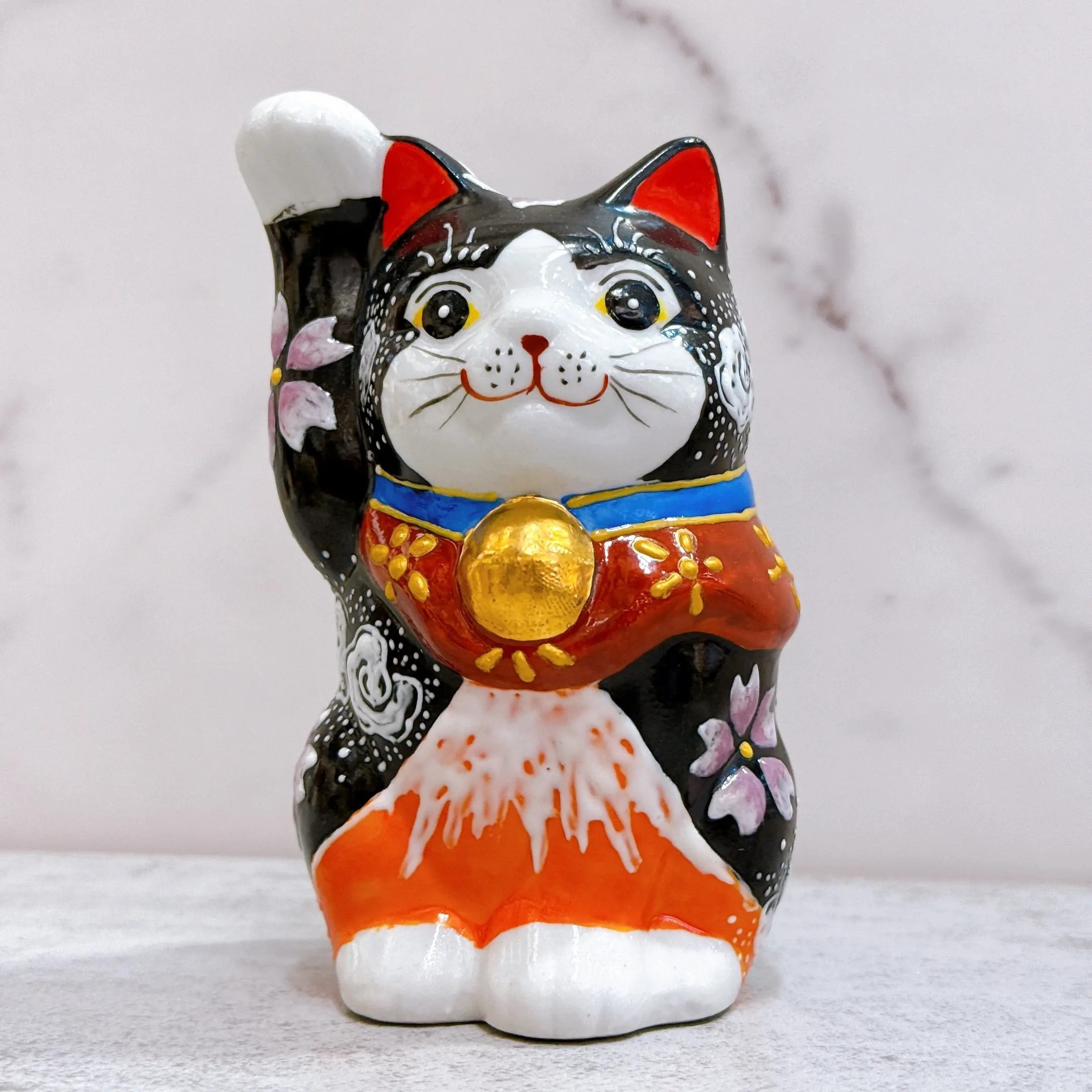 【九谷焼 招き猫】九谷焼の招き猫桜赤富士