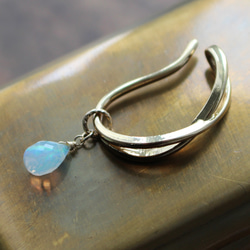 ✨10月誕生石✨ プレシャスオパール＜ドロップ・ブリオレット＞のイヤーカフ（真鍮） 1枚目の画像