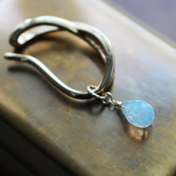 ✨10月誕生石✨ プレシャスオパール＜ドロップ・ブリオレット＞のイヤーカフ（真鍮） 2枚目の画像