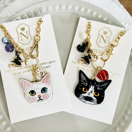 毛並みまで感じる猫さんと魔女のバッグチャーム その他アクセサリー