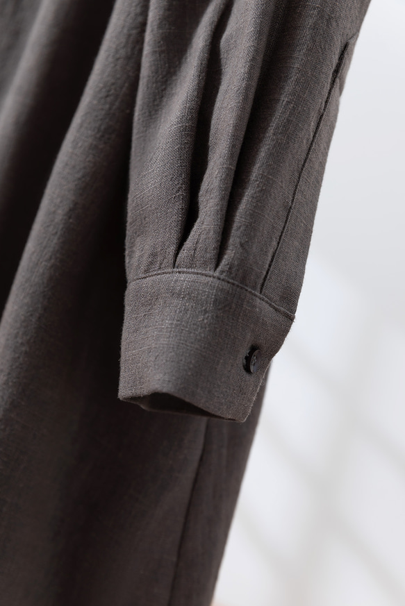 大人の上品な可愛らしさを演出 丸襟ワンピース　ロングワンピース　リネンワンピース 　ダークグレー250918-3 6枚目の画像