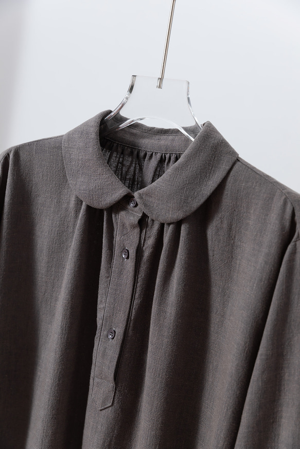 大人の上品な可愛らしさを演出 丸襟ワンピース　ロングワンピース　リネンワンピース 　ダークグレー250918-3 2枚目の画像