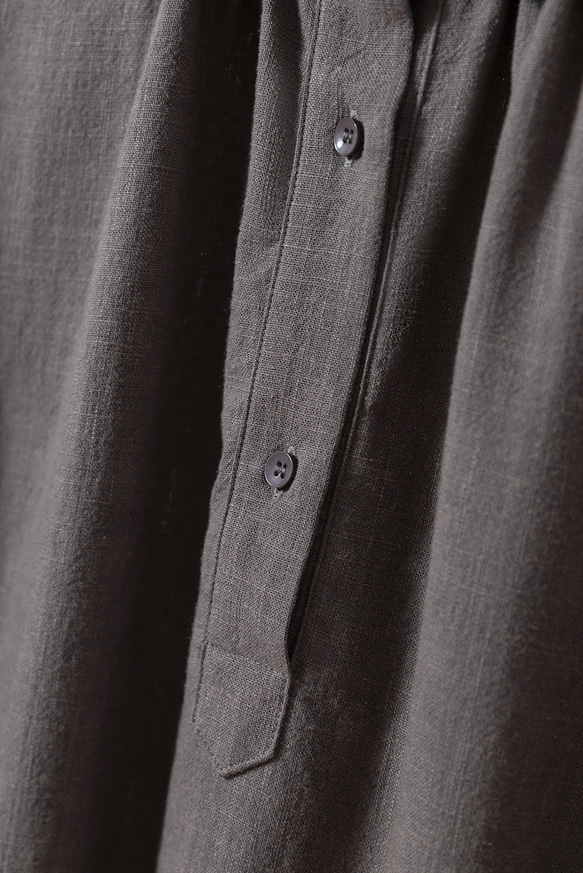 大人の上品な可愛らしさを演出 丸襟ワンピース　ロングワンピース　リネンワンピース 　ダークグレー250918-3 5枚目の画像