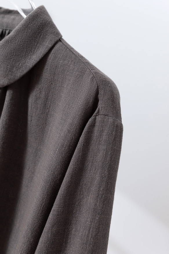 大人の上品な可愛らしさを演出 丸襟ワンピース　ロングワンピース　リネンワンピース 　ダークグレー250918-3 3枚目の画像