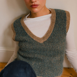 V領羊駝背心 - 條紋 第3張的照片