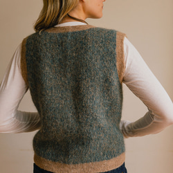 V領羊駝背心 - 條紋 第4張的照片