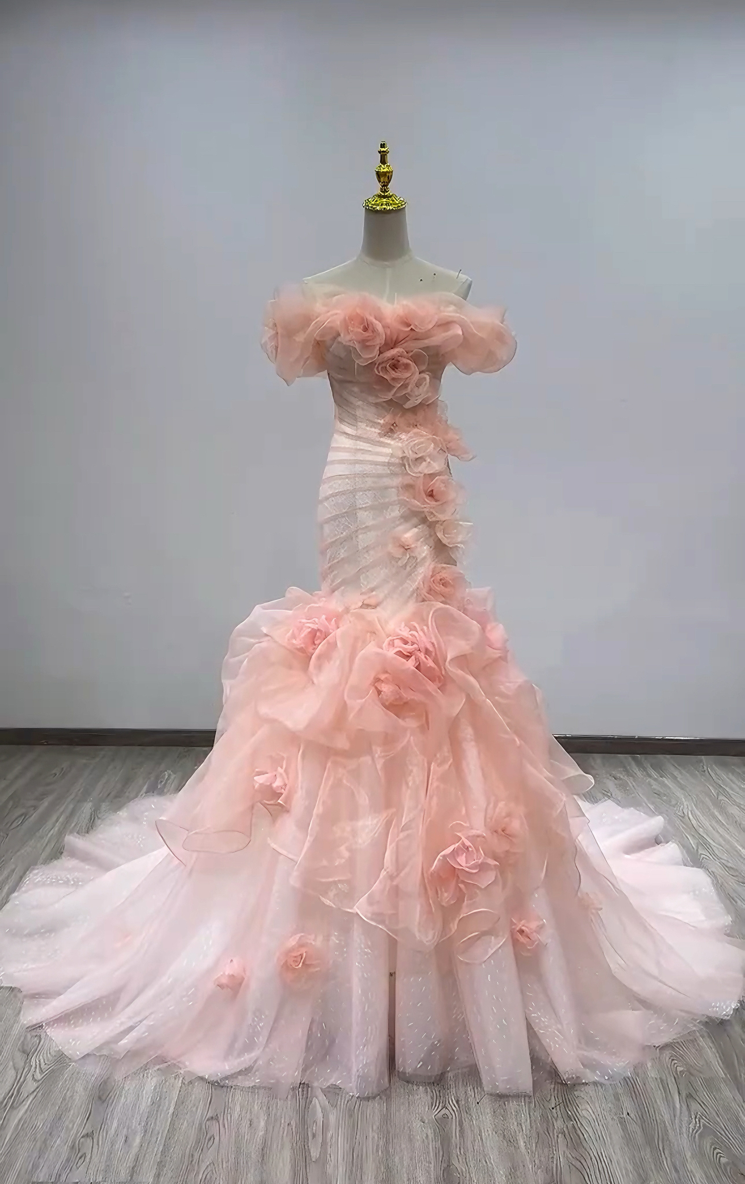 フラワー　オーガンジー　光沢感　胸フリル　ギャザー　マーメイドドレス　非対称　カラードレス　ローズ色可愛いピンク　編みあ