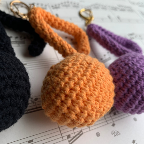 押すとピッ♪ 鳴き笛入り 音符の編みぐるみキーホルダー キーホルダー