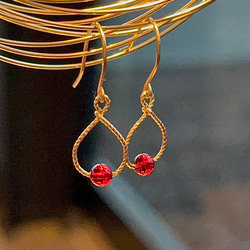 リトアニア伝統技法 草花色 バルト海産 天然琥珀 バルティックアンバー レッドアンバー フープピアス イヤリング変更可 1枚目の画像