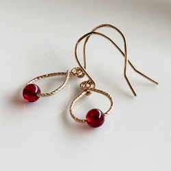 リトアニア伝統技法 草花色 バルト海産 天然琥珀 バルティックアンバー レッドアンバー フープピアス イヤリング変更可 6枚目の画像