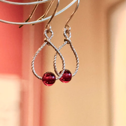 リトアニア伝統技法 草花色 バルト海産 天然琥珀 バルティックアンバー レッドアンバー フープピアス イヤリング変更可 2枚目の画像