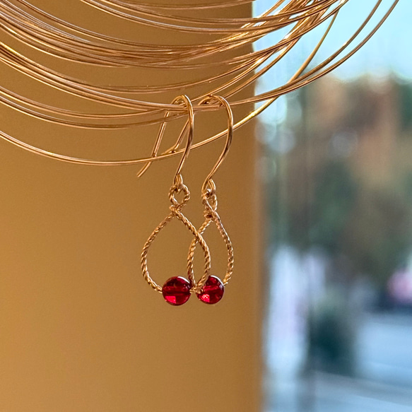 リトアニア伝統技法 草花色 バルト海産 天然琥珀 バルティックアンバー レッドアンバー フープピアス イヤリング変更可 3枚目の画像