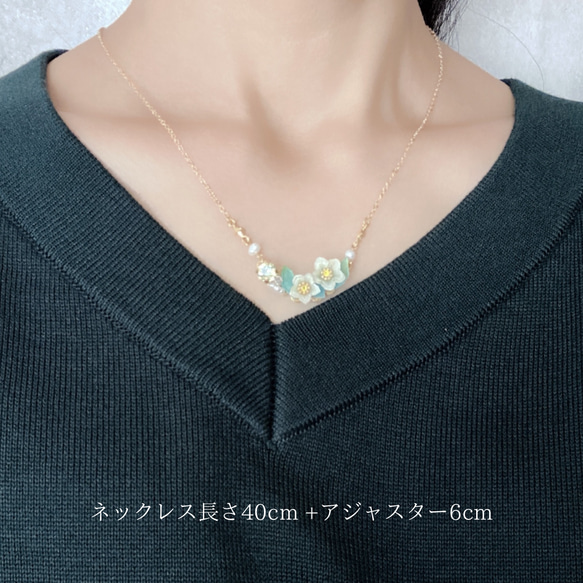 クリスマスローズとビジューのネックレス 2枚目の画像