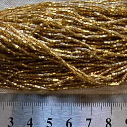 ヴィンテージ　チェコガラスビーズ　小粒　金　銀　四角穴　リュネビル 2枚目の画像