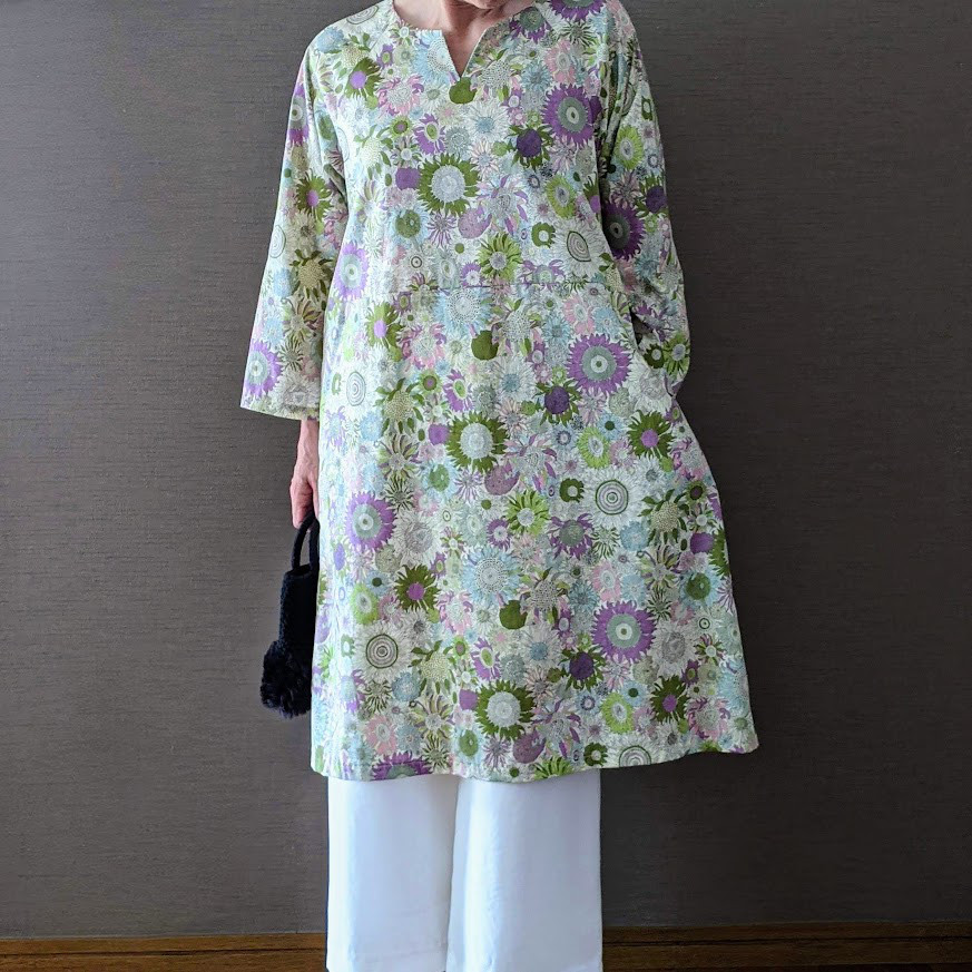 リバティ　シンプルチュニック　　柄物