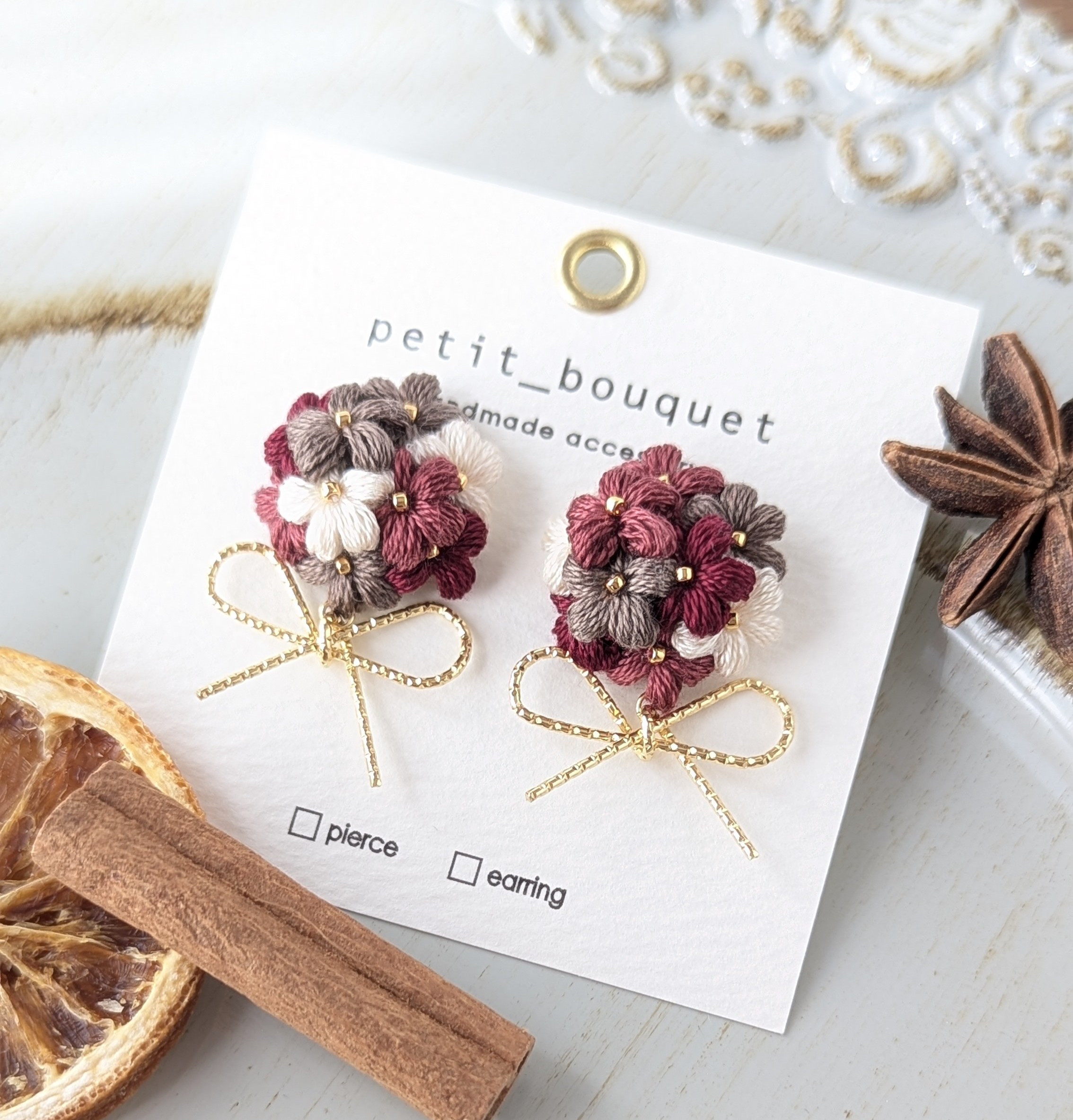 【シナモン香るアップルティー】  刺繍糸   かぎ針編み   レース編み   花   赤   リボン  秋  クリスマス