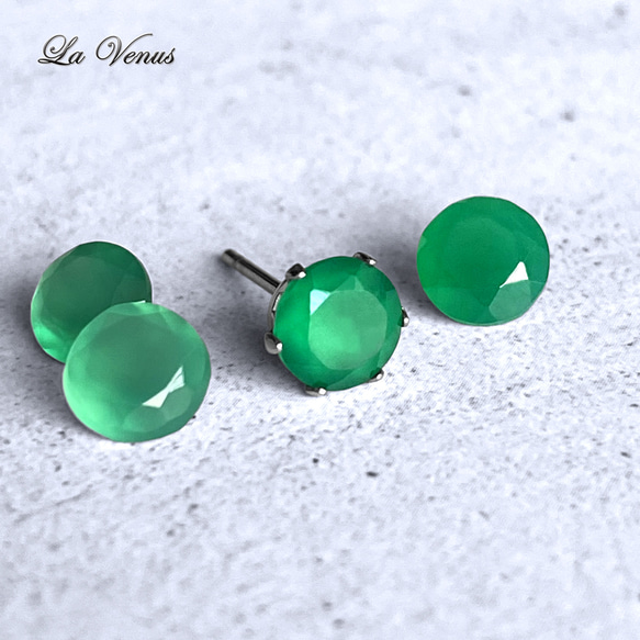 ✴︎つけっぱなしOK✴︎ グリーンオニキス スタッドピアス 大粒 6mm 316 5月誕生石 片耳用 14kgf 1枚目の画像