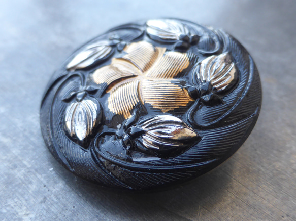 筆先の花　ヴィンテージチェコガラスボタンCzech Glass Button1個 3枚目の画像
