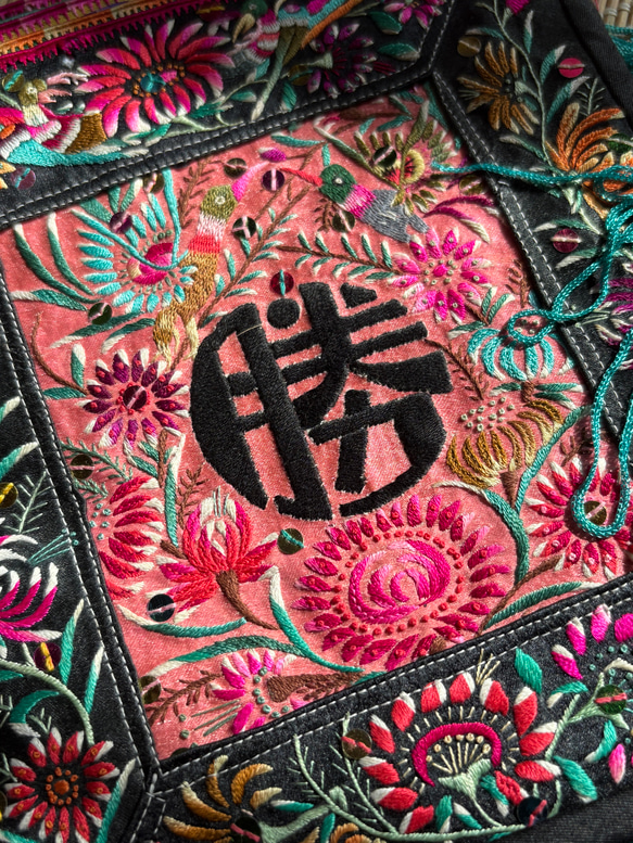 苗族手刺繍ショルダーバッグ 百花繚乱と喜鵲文様 30年前のヴィンテージ