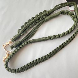 パラコードで作るウェーブのスマホショルダーストラップ(オータムカラー:カーキ) 7枚目の画像