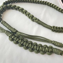 パラコードで作るウェーブのスマホショルダーストラップ(オータムカラー:カーキ) 5枚目の画像