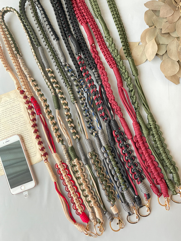 パラコードで作るウェーブのスマホショルダーストラップ(オータムカラー:カーキ) 10枚目の画像